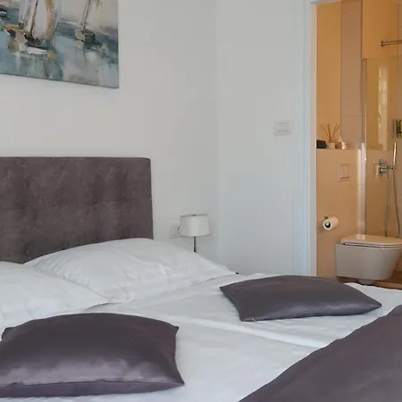 Luxury Tina With Private Heated Pool